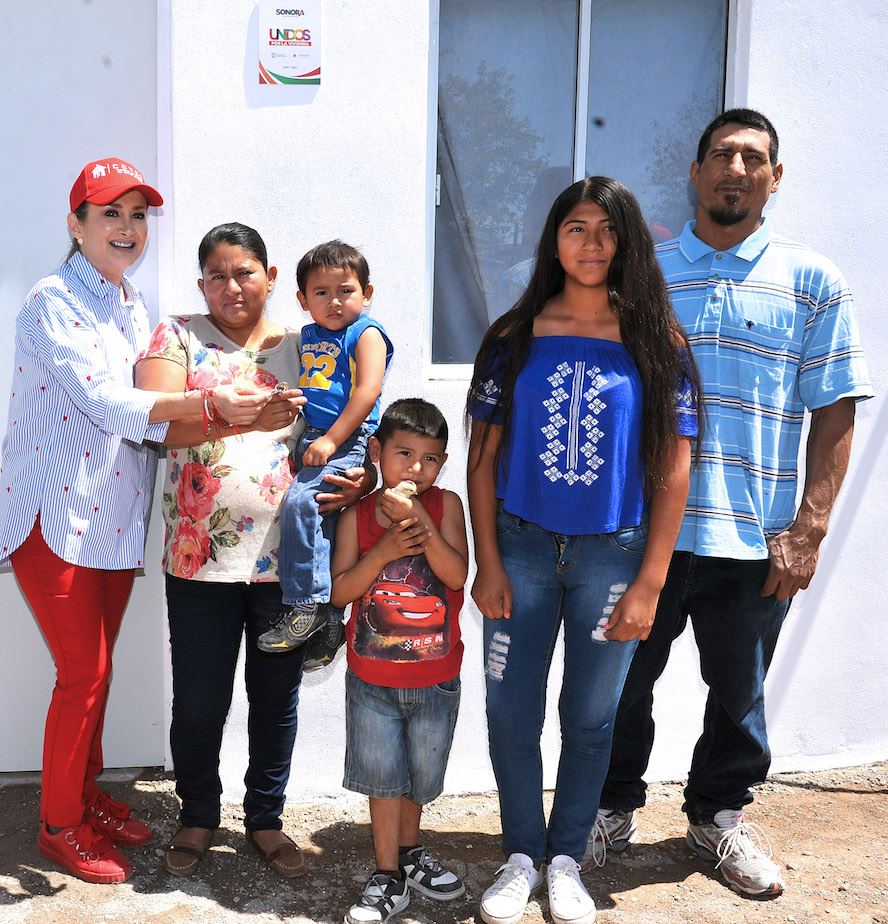 Reciben familias de Hermosillo Unidades Básicas de Vivienda de COVES