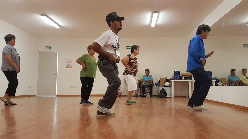 Integran adultos mayores grupo de danza folclórica de SEDESSON