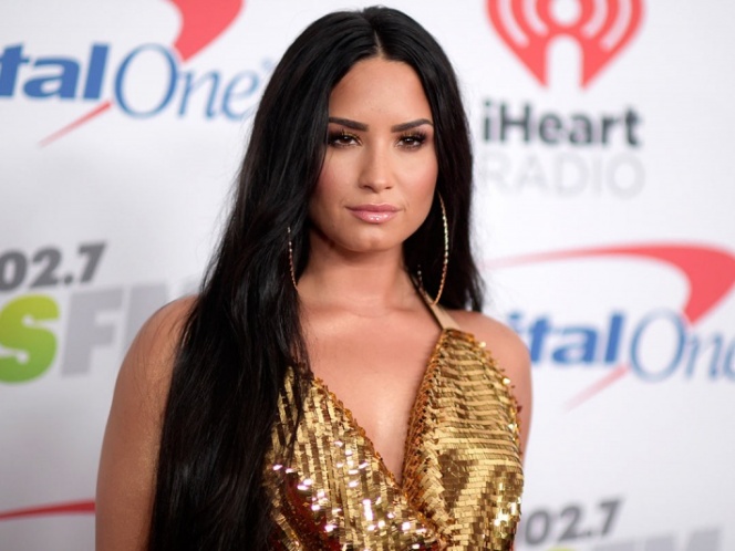 Demi Lovato está despierta y con su familia