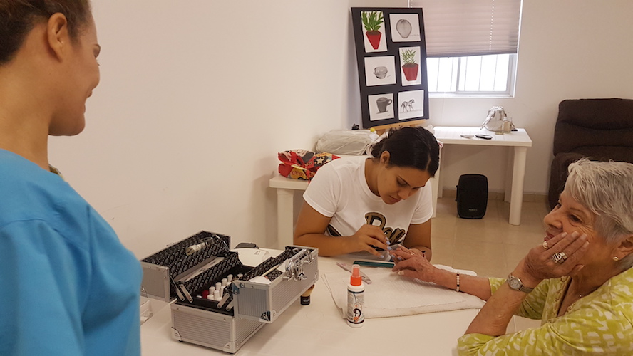 Cumple jornada de belleza expectativa en adultos mayores