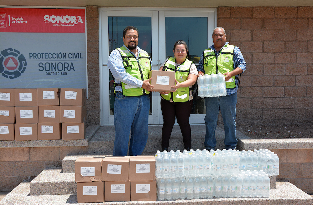 Entregan despensas y agua embotellada ante ola de calor en Cajeme
