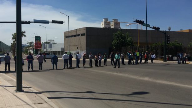 Provocan manifestantes intenso caos vial en Hermosillo
