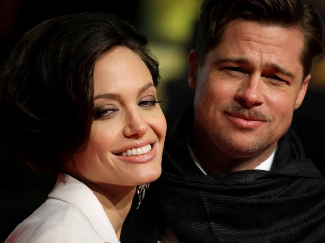 Angelina Jolie denuncia a Brad Pitt Angelina Jolie denuncia a Brad Pitt