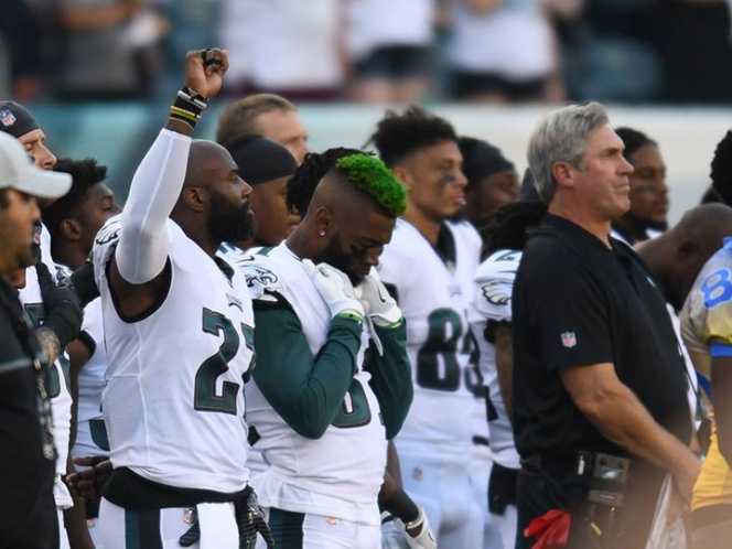 Jugadores de la NFL desafían a Donald Trump
