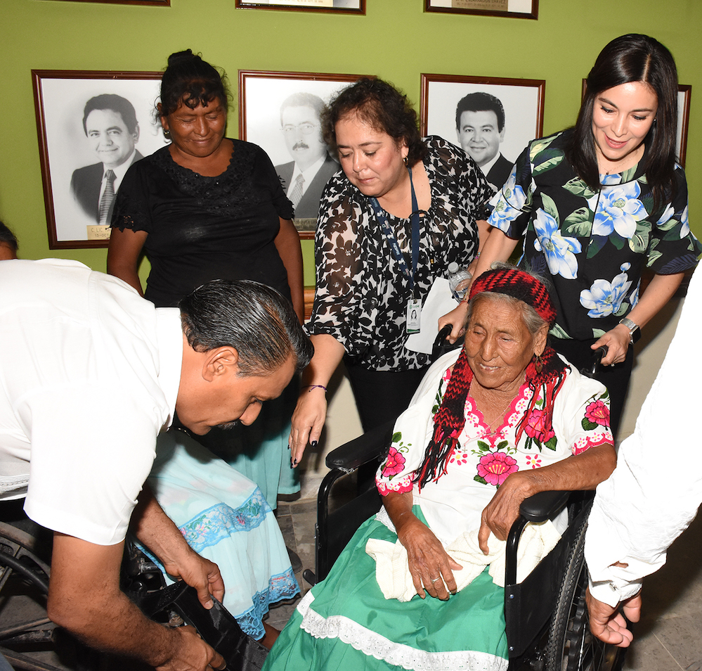 Beneficia DIF Cajeme con sillas de ruedas