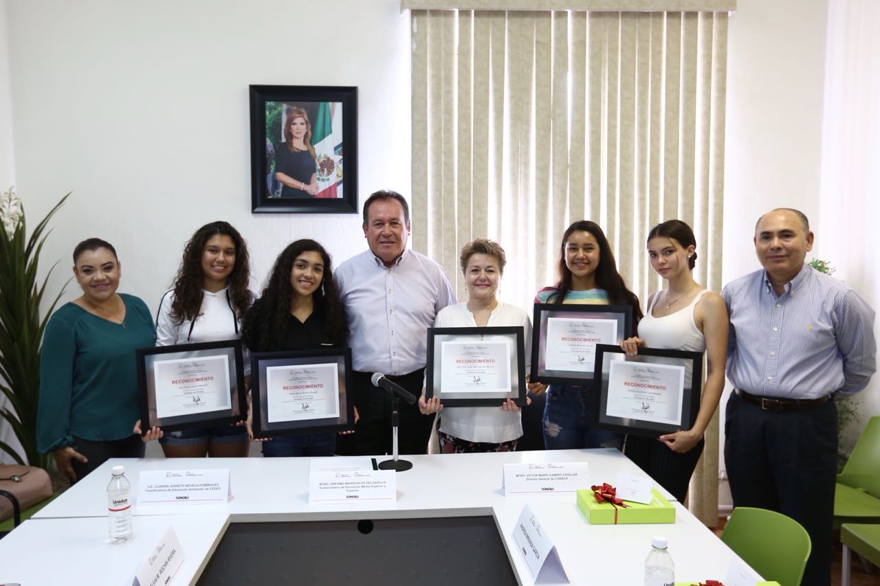 Premia SEC a estudiantes ganadores del programa Jóvenes en Acción