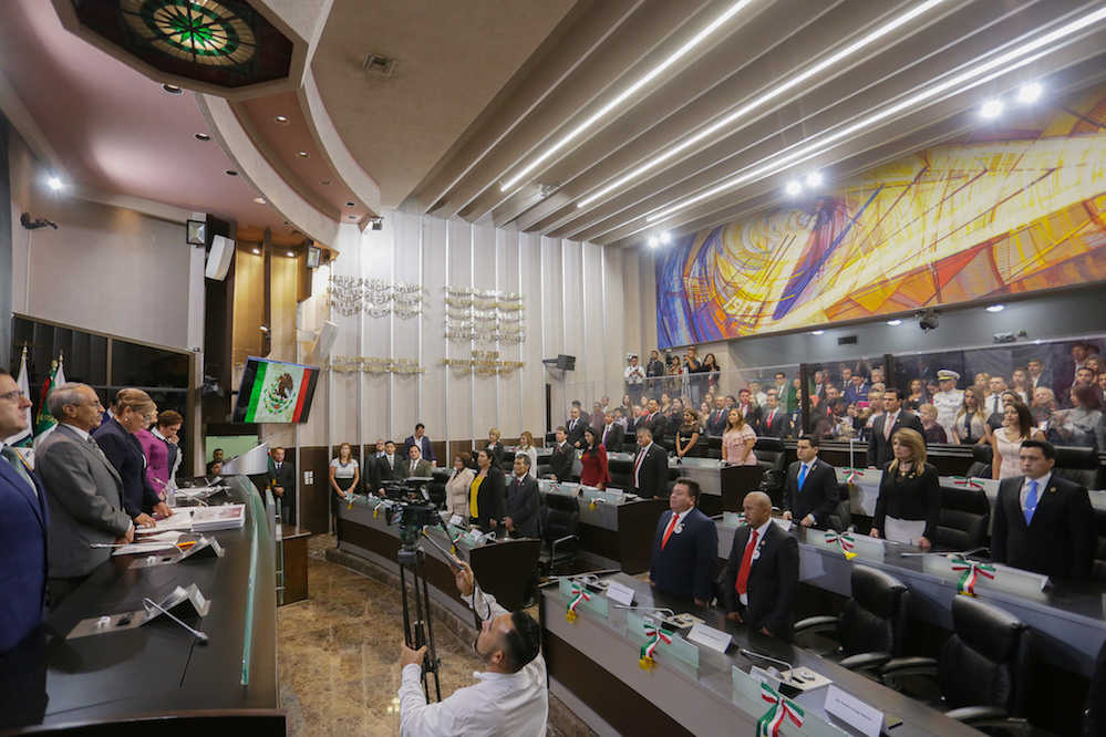 Amanece con nuevos legisladores y 72 alcaldes ¿Sabrán qué hacer?