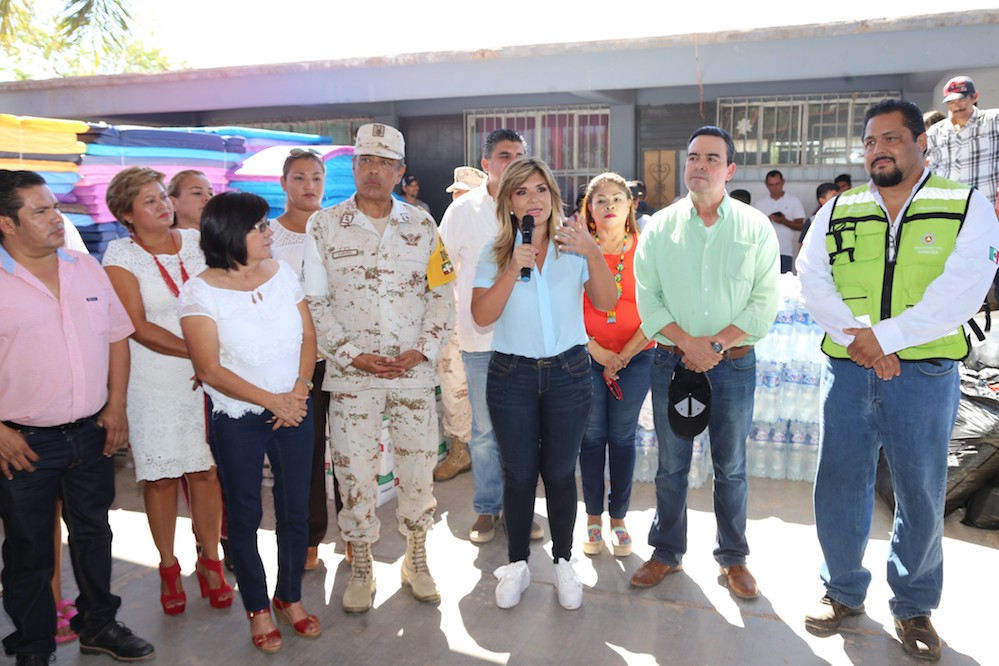 Atiende Gobernadora a familias de Benito Juárez afectadas por las lluvias