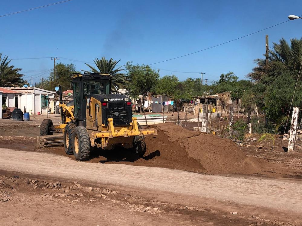 Rehabilitan calles en Bahía de Lobos
