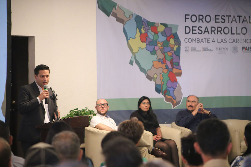 Capacitan a Alcaldesas y Alcaldes en programas de asistencia social