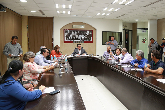 Aprueban decretos comisiones de Hacienda, de Minería y de Asuntos Municipales