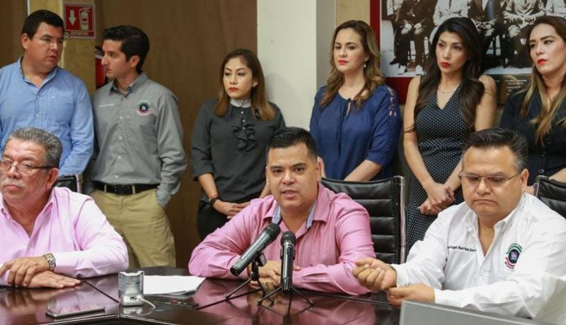 Directivos cesados analizan denunciar a presidenta del Congreso