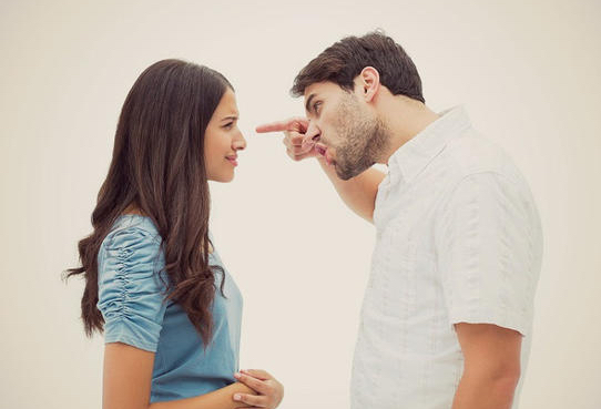 El machismo intenta reducir a la mujer a esposa de aquel ¿De verdad?