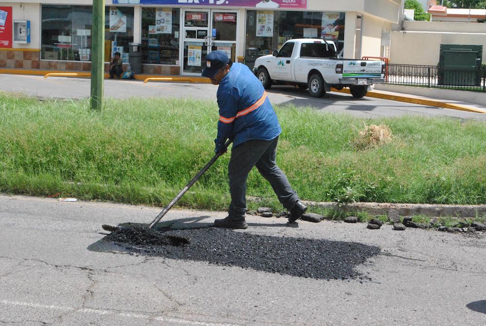 Mantiene CIDUE agenda diaria de bacheo en calles de Hermosillo