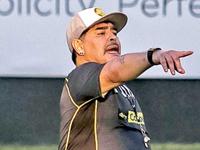 Maradona debuta con los Dorados