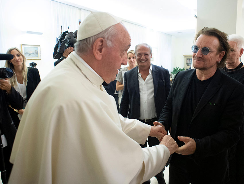 El Papa y Bono, de U2, hablan de pederastia en el Vaticano