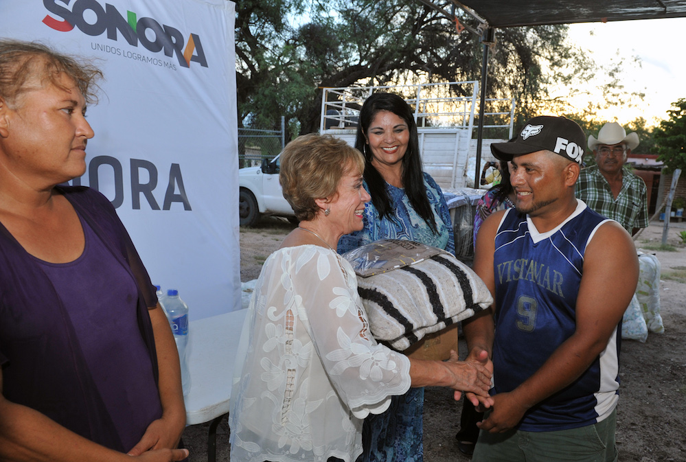 Entrega DIF Sonora apoyo a familias damnificadas por lluvias Entrega DIF Sonora apoyo a familias damnificadas por lluvias