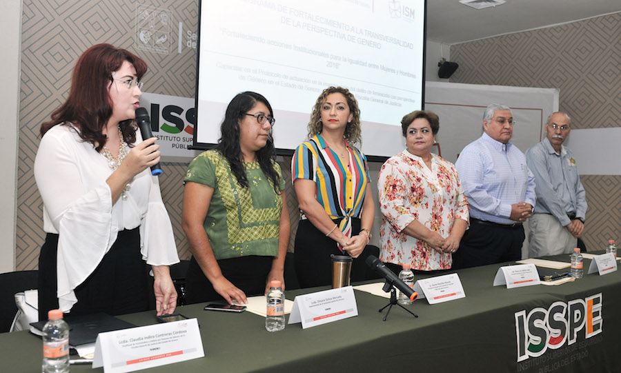 Capacitan a personal de la Fiscalía General del Estado en esclarecimiento de feminicidios