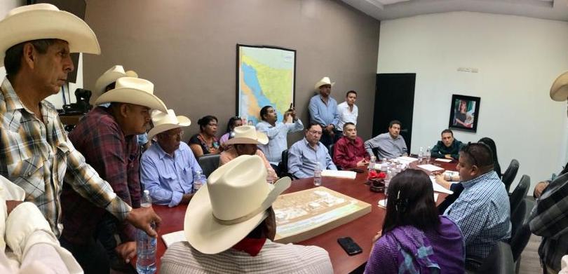 Se reúne Rodolfo Montes de Oca con gobernadores Yaquis y establecen acuerdos de trabajo