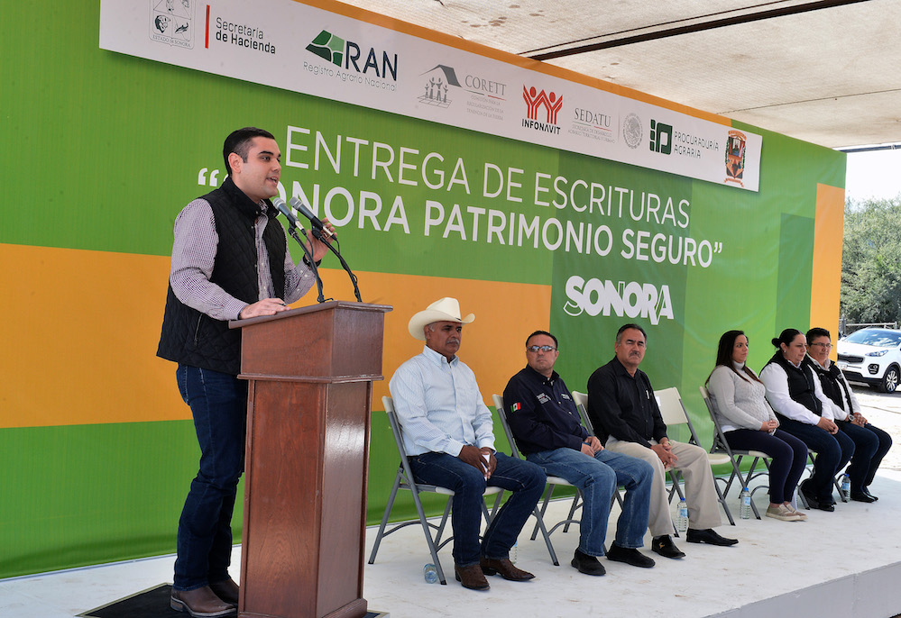 Reciben títulos de propiedad más de mil familias en Baviácora