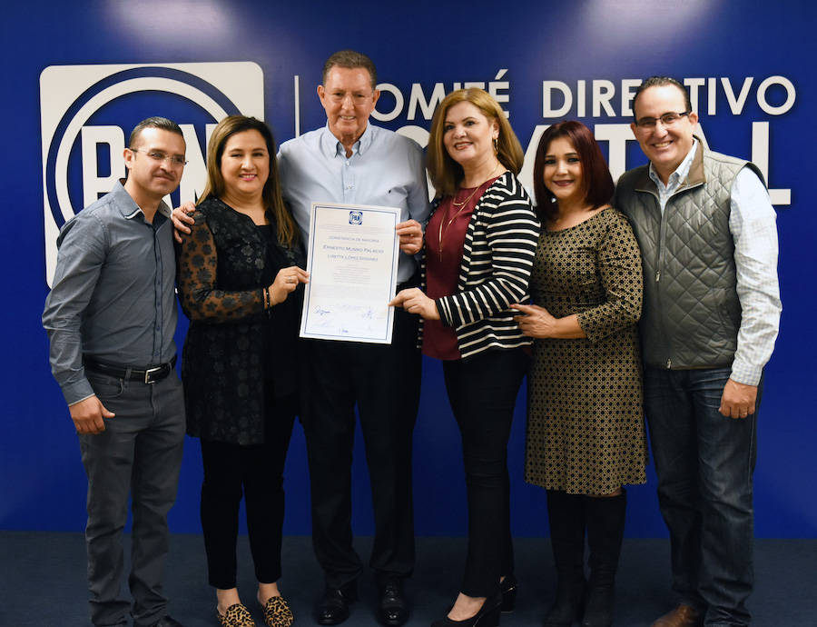 Recibe Ernesto Munro Palacio constancia de mayoría