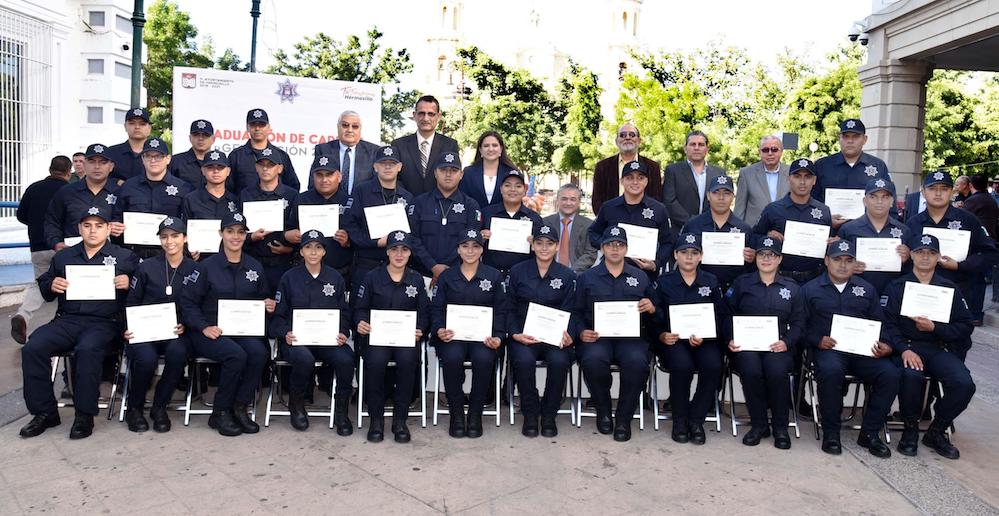 Se gradúa primera generación de cadetes en la administración