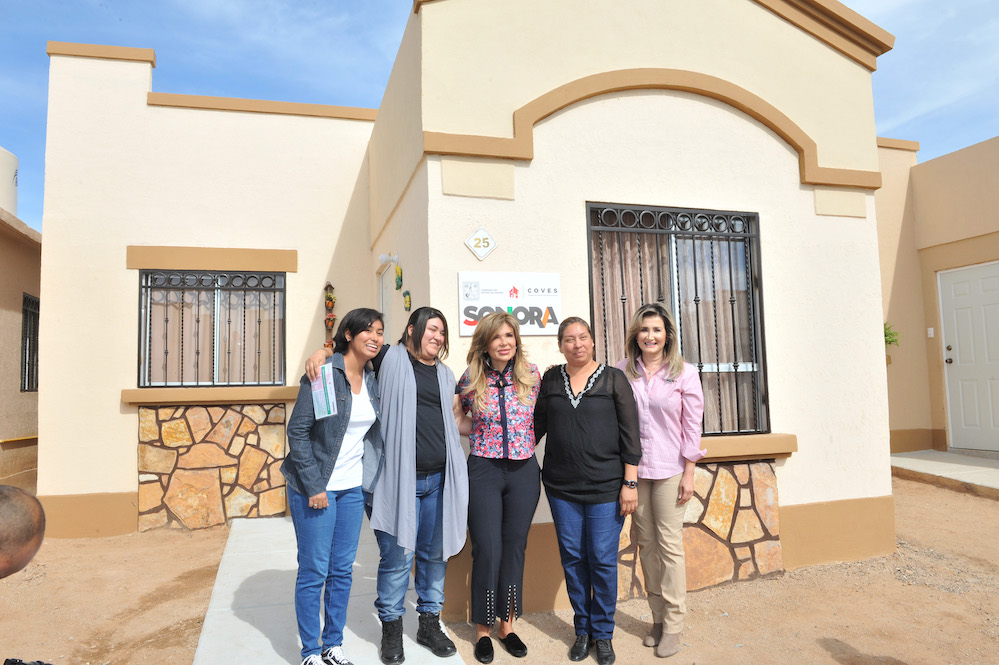 Apoya Gobernadora a mil familias a adquirir su primera vivienda