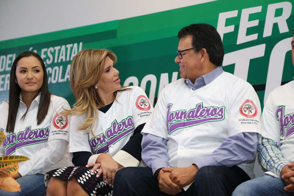 Gobernadora y Toro Valenzuela reconocen labor de jornaleros