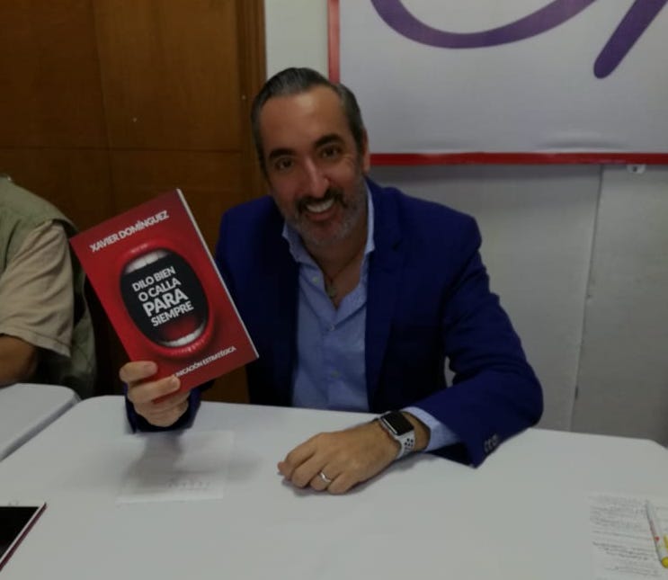 Presenta Xavier Domínguez libro sobre el manejo de las redes sociales