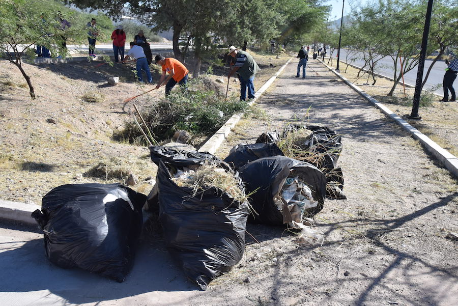 Limpian servidores públicos municipales de Hermosillo Milla Norte