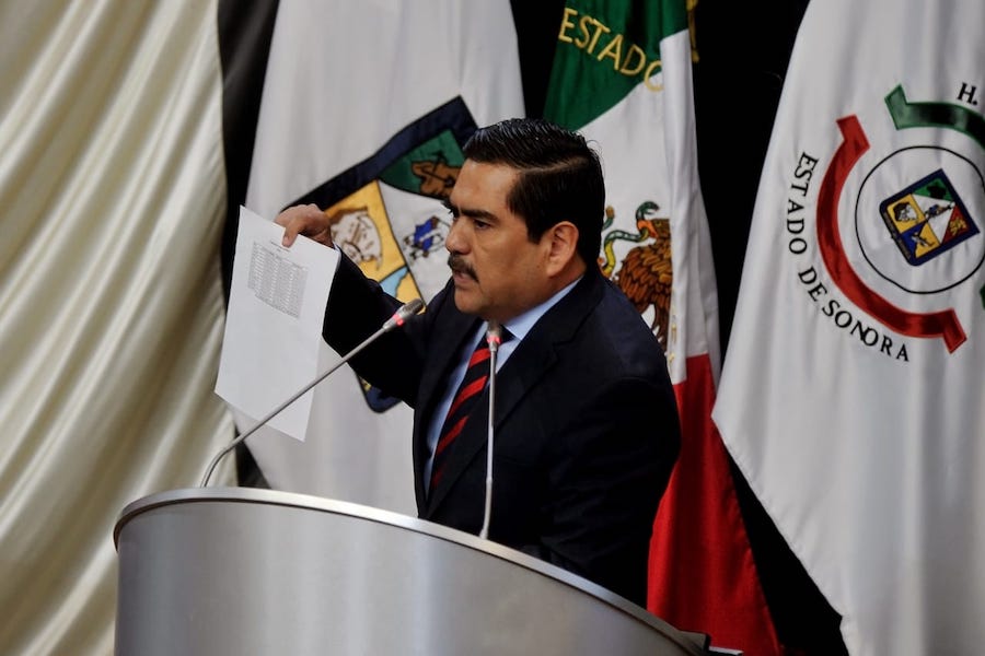 Solicita Director de Isssteson a diputados construir juntos solución a crisis del Instituto Solicita Director de Isssteson a diputados construir juntos solución a crisis del Instituto