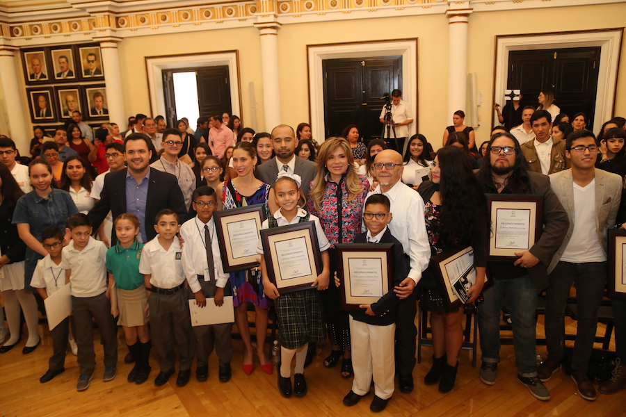 Premia Gobernadora a ganadores de Concursos Literarios 2018