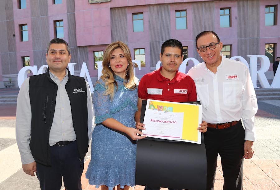Entrega gobernadora Pavlovich Premio Conafe 2018
