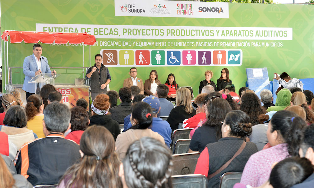 Entrega Gobierno del Estado, a través de DIF Sonora apoyos a personas con discapacidad