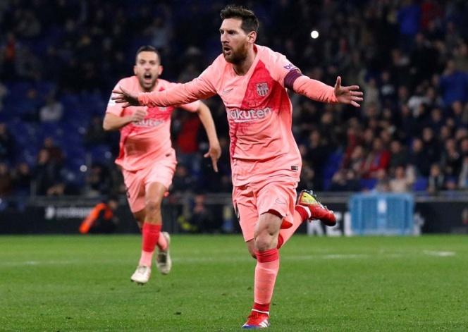 Doblete de Messi finiquita derbi para el Barcelona