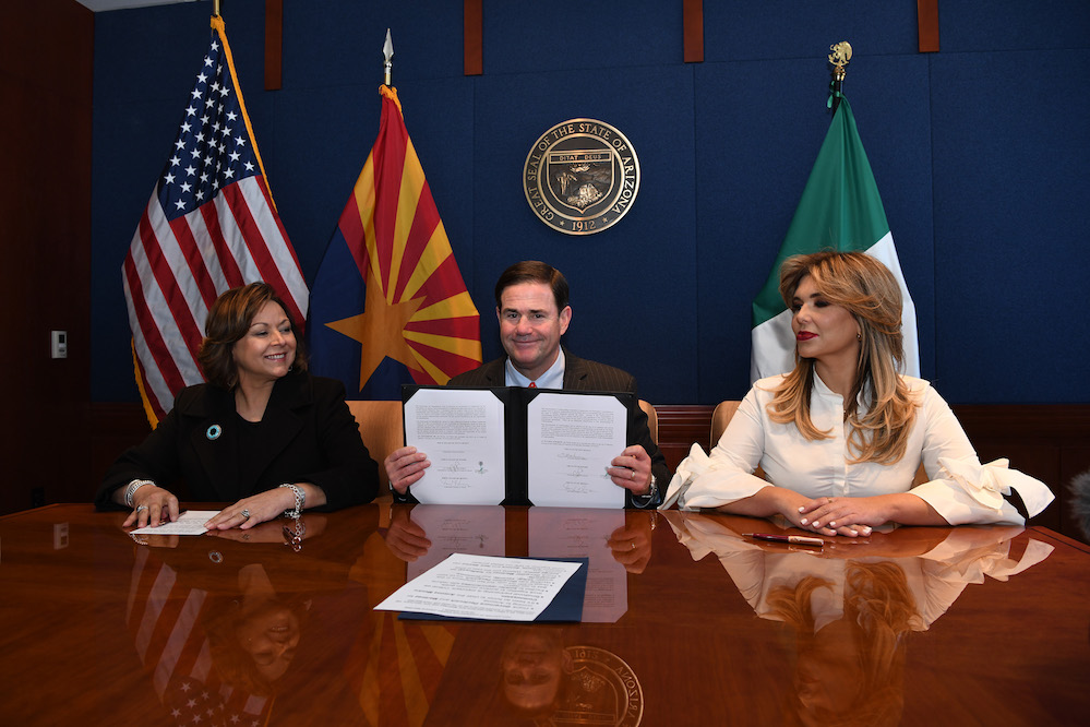 Firma Gobernadora Pavlovich con Nuevo México y Arizona acuerdo para exportar gas natural a Asia