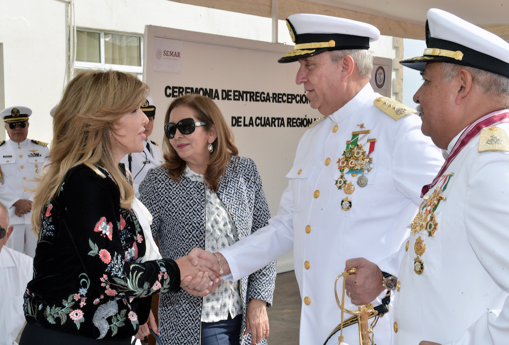 Presiden Gobernadora Pavlovich y Almirante Rosendo Jesús Escalante, ceremonia de Entrega-Recepción del Mando de Armas de la Cuarta Región Naval Presiden Gobernadora Pavlovich y Almirante Rosendo Jesús Escalante, ceremonia de Entrega-Recepción del Mando de Armas de la Cuarta Región Naval