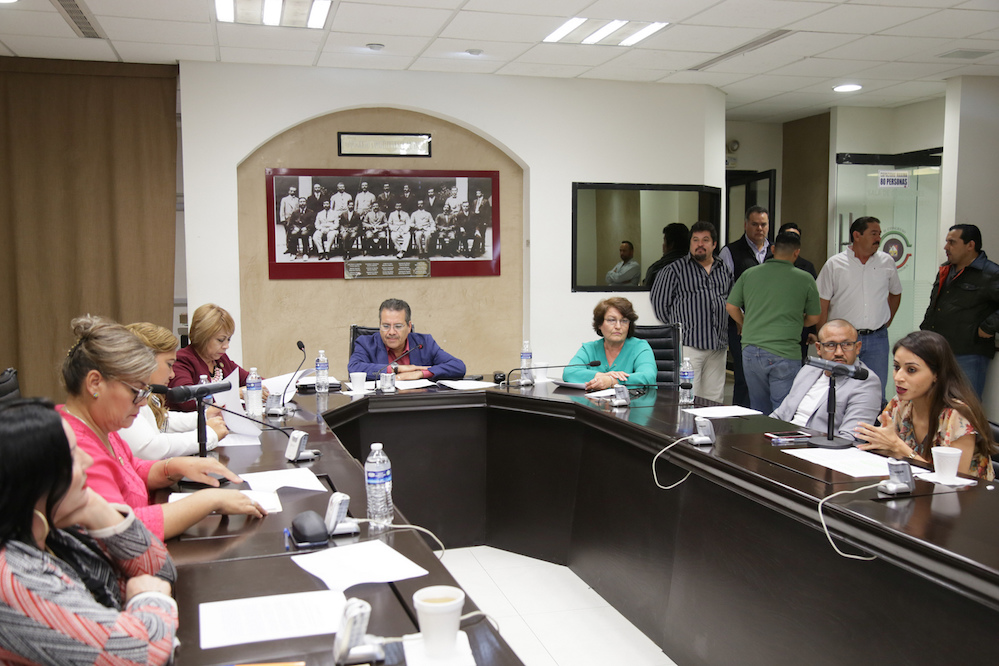 Analiza comisión proyecto de dictamen de reforma a Ley Orgánica del Poder Legislativo