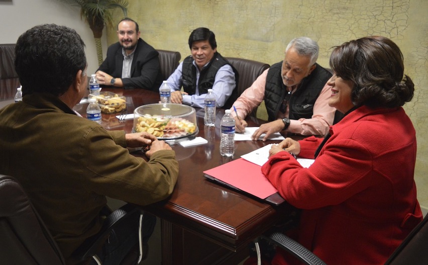 Se reúne presidenta del Congreso, Magdalena Uribe con líderes del sector turismo del estado