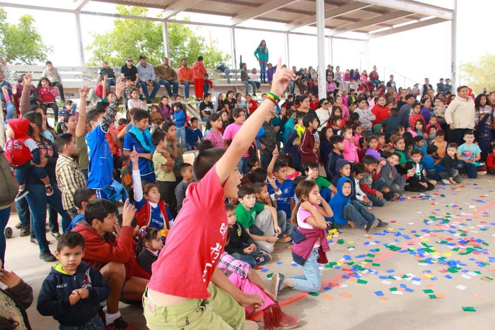 Celebran posada para las familias de La Cholla