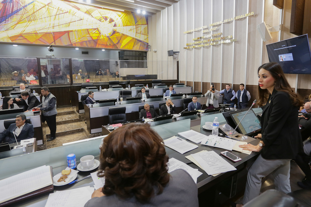 Aprueban disposiciones al Código de Familia, dos exhortos y turnan iniciativas