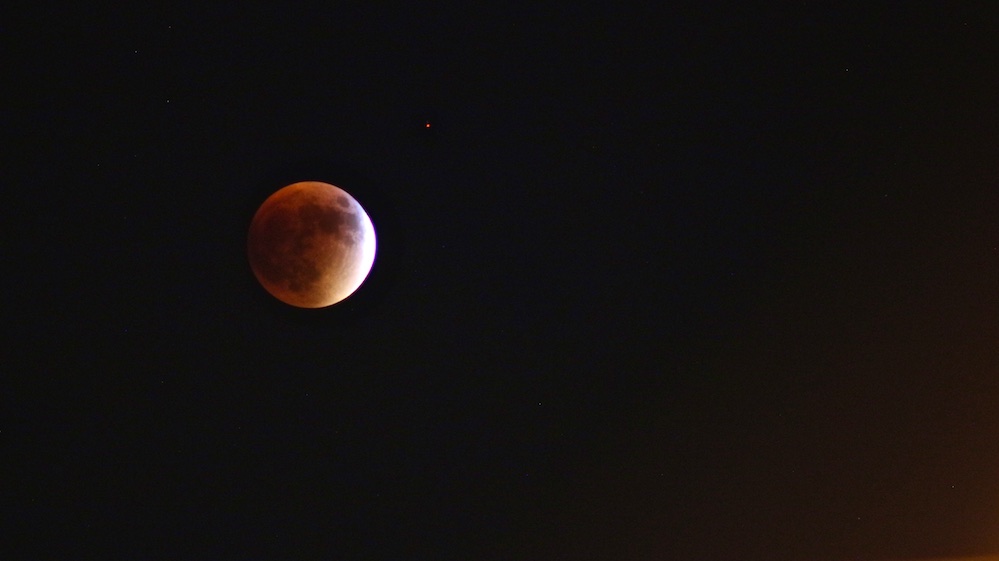Invitan a ver eclipse lunar desde el Centro Ecológico