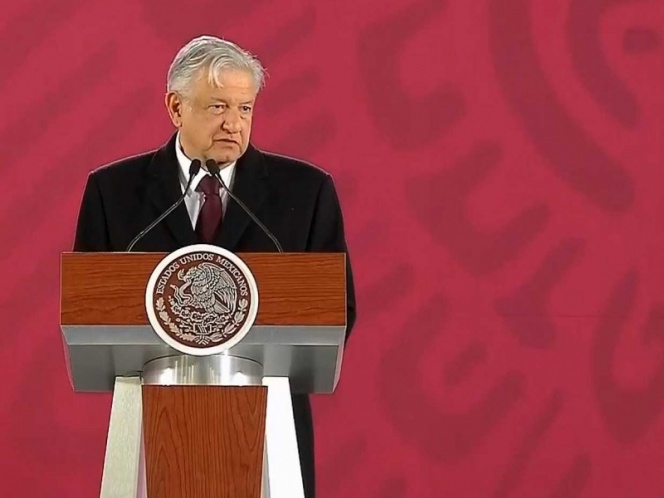 Pide López Obrador no caer en pánico ante desabasto de gasolina