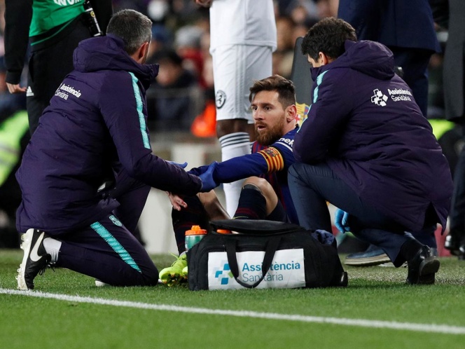 Messi prende las alarmas; tiene molestias en el muslo