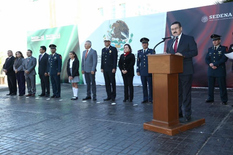 Conmemoran autoridades educativas Día de la Bandera