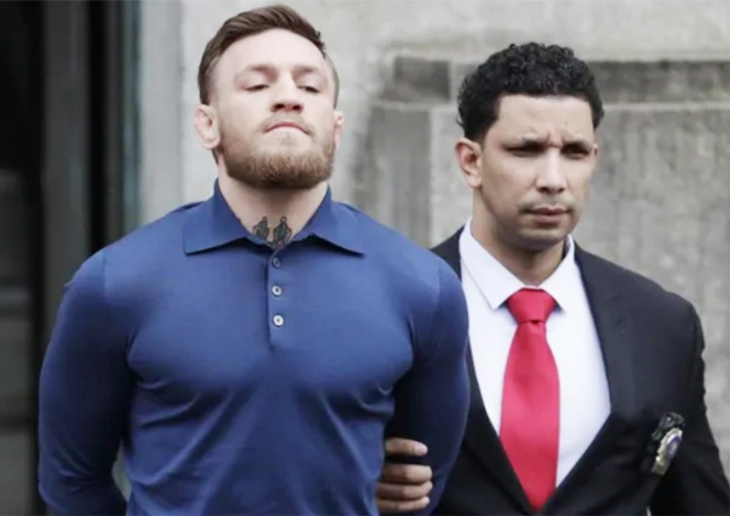 Detienen a Conor McGregor por agredir a un fan