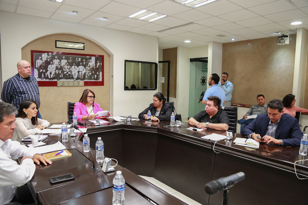 Buscan impulso a la economía con simplificación de trámites y servicios