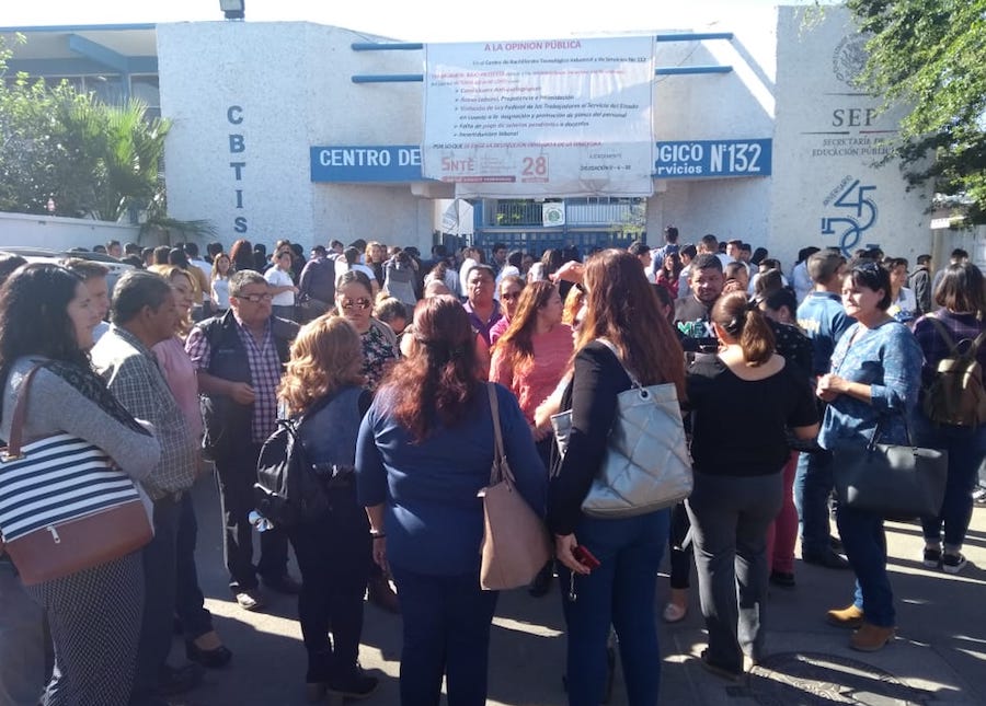 Toman nuevamente padres de familia y alumnos instalaciones del CBTIS 132