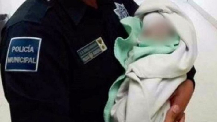 Madre dejó a su bebé en árbol ¡Es su derecho, que nadie la persiga!
