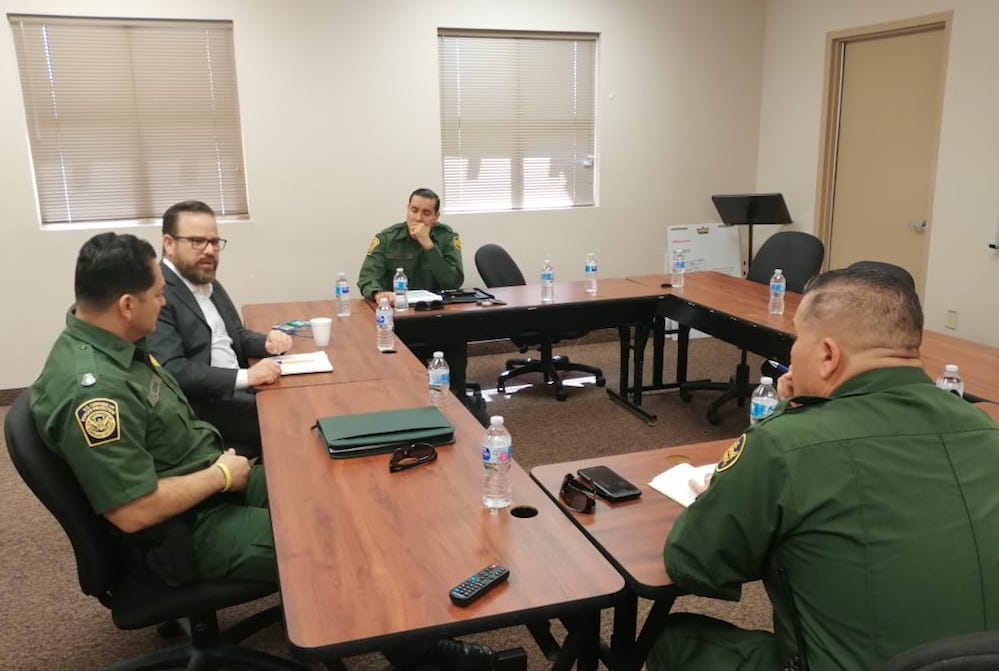 Se reúne titular de SSP con jefe de Border Patrol en Yuma